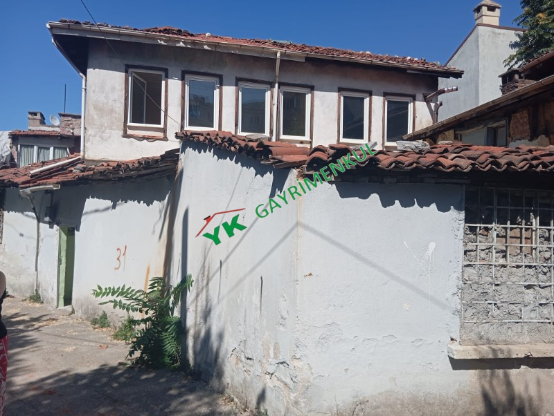 Satılık Bursa Maksem de 148 m² Ev Ve Arsası.
